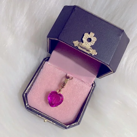 🩷PRICE IS FIRM🩷Juicy Couture Raspberry Heart Charm BNIB Excellent Condition - Picture 5 of 13